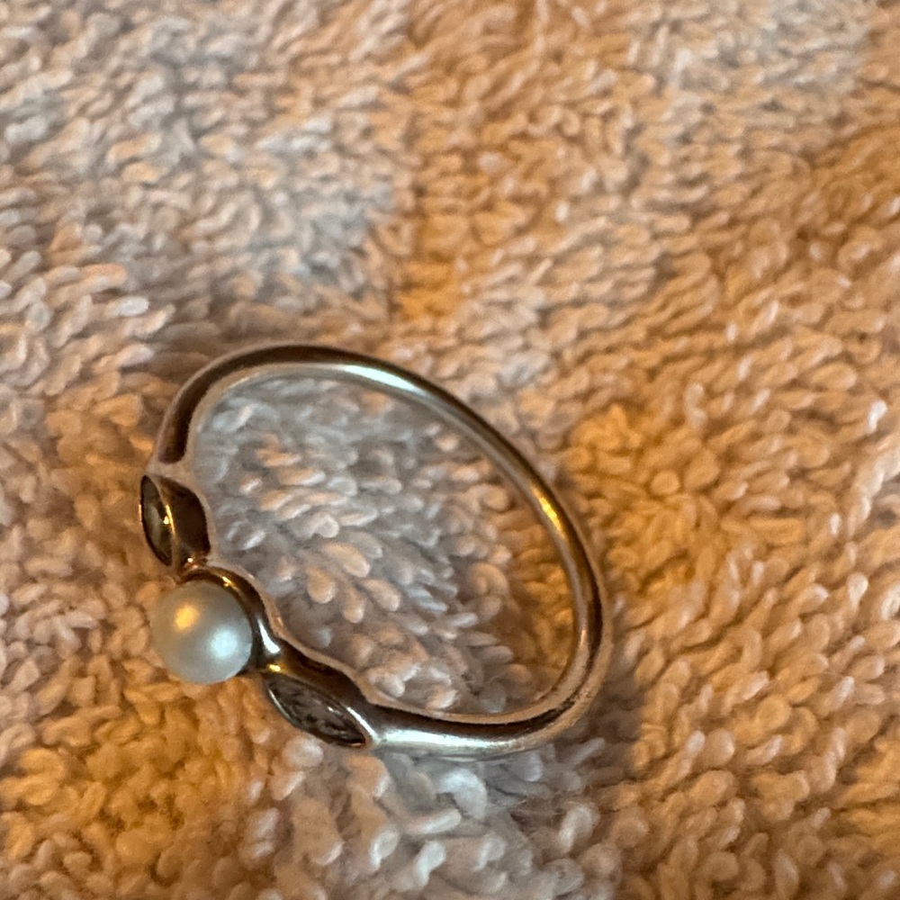 Pandora Petite Luminous Leaves Pearl Clear CZ Ring #190964P  Size 8 - Picture 3 of 5